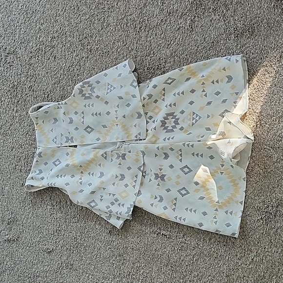 Trafaluc by Zara Triangle Arrow Print Short Romper - Picture 8 of 11